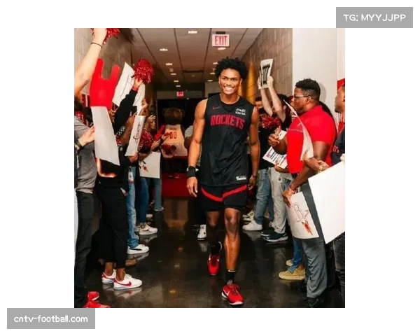 火箭训练营首日开启 乌度卡率申京杜兰特领衔多名新援集体亮相